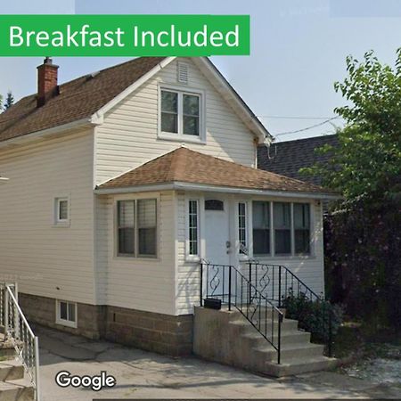 Cozy 3 Bedroom Downtown Cottage With Complimentary Breakfast Delivered Daily To The Rental Niagara Falls Luaran gambar